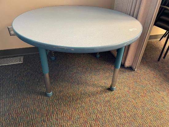 Round Classroom Table, Adjustable Height