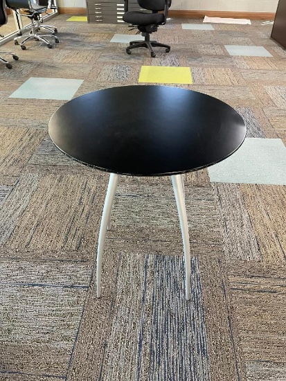 Contemporary Side Table, 24in Diameter