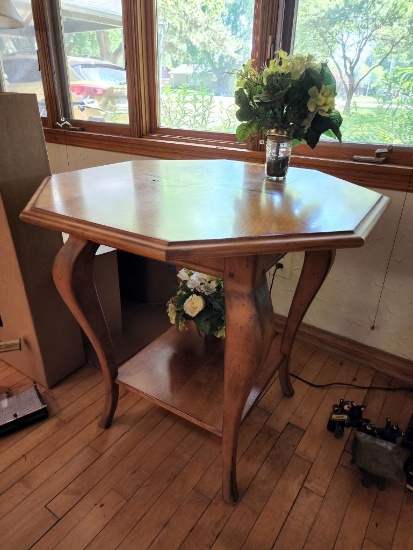 Six-Sided Oak Table w/ Inlayed Top w/ Lower Shelf