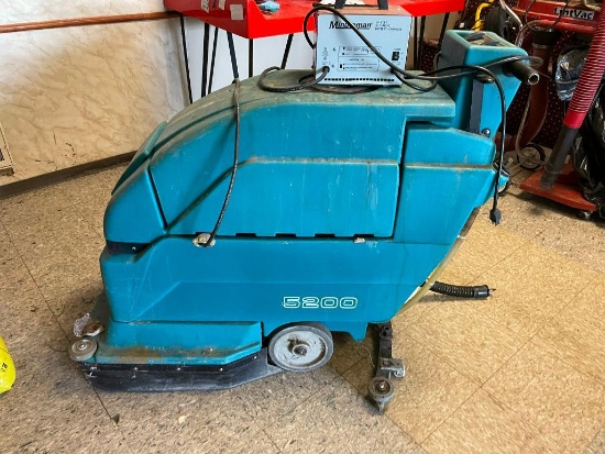 Tennant 5200 Floor Scrubber w/ Charger - Not Tested, Cond. Unknown