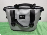 YETI Hopper 20 Soft Cooler Grey/Blue