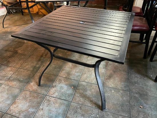 metal-patio-table-36in-x-36in-x-28in-h-online-auctions-proxibid