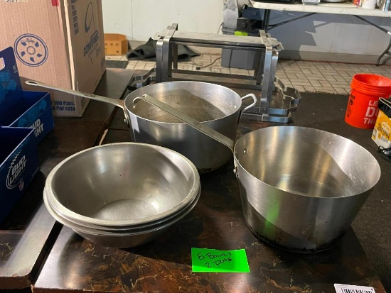 2 Sauce Pots, 5 Stainless Steel Bowls