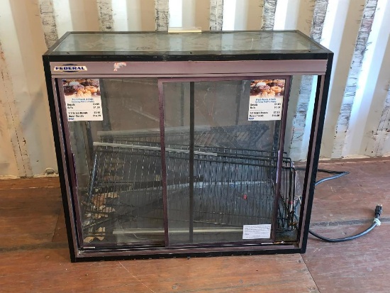 Federal Industries Model CT-42 Countertop Display Case, 120v