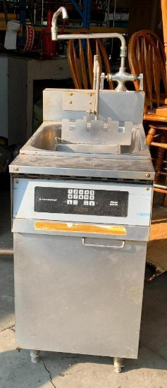 Frymaster Model: MEA 40-99-E Floor Fryer, Solid State 40lb, Very Clean, Drained, Nice