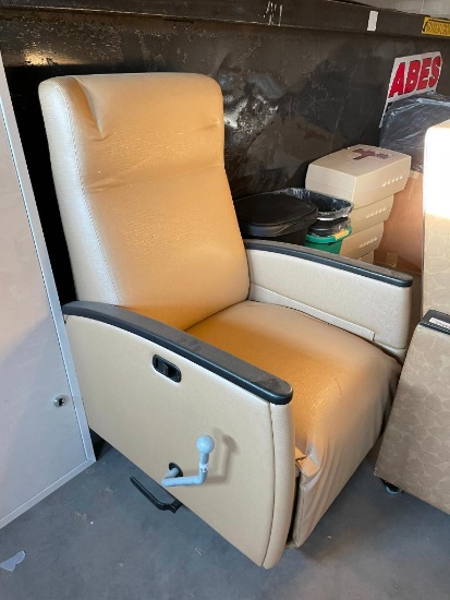 Commercial Treatment Recliner w/ Fold Down Arm, Button Back Release, Foot Rest