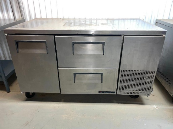 TRUE Model: TWT-60-32D-2 60in Worktop Refrigerator w/ (2) Sections, (1) Door & (2) Drawers