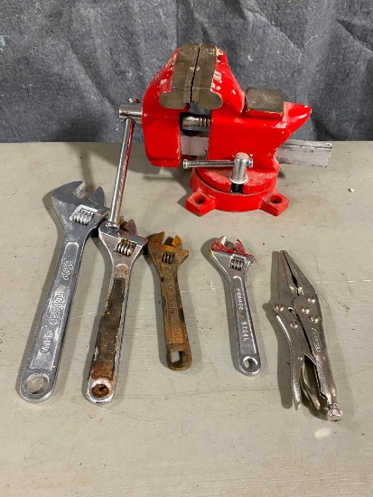3-1/2in Vise & 5 Wrenches, 4 Adjustable Wrenches & 1 Vise Grip Style Wrench