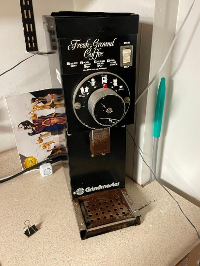 Grindmaster Commercial Coffee Grinder Model: 825 - 1/2hp, 115v, SN: 71238-FF