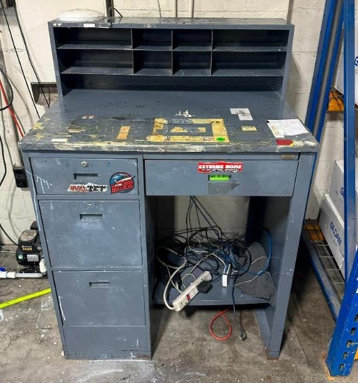 Metal Service Desk