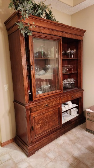Ethan Allen Matching Hutch With Removable Top 65in x 85in x 90in