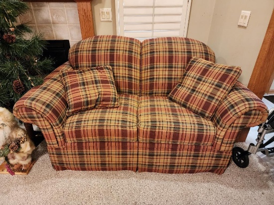 Matching Plaid Couch & Loveseat Distinction Brand