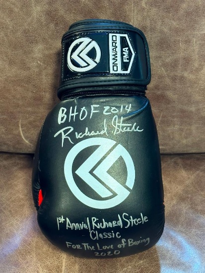 Richard Steele Signed Glove, Boxing Hall of Fame 2014 - 1st Annual Richard Steele Classic