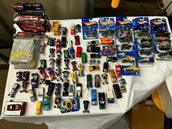 Lot of Hot Wheels Cars and Small Die Cast RC Car w/ Charger