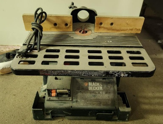 B&D Router Table w/ Router