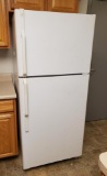 GE Refrigerator / Freezer, Upright (Top/Bottom) - White, Model: GTS18EBMFRWW
