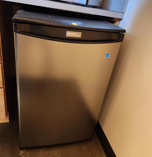 Danby Dorm Size Refrigerator Model: DAR044A5BSLDD