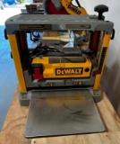 DeWalt DW734 - 12-1/2in Thickness Planer