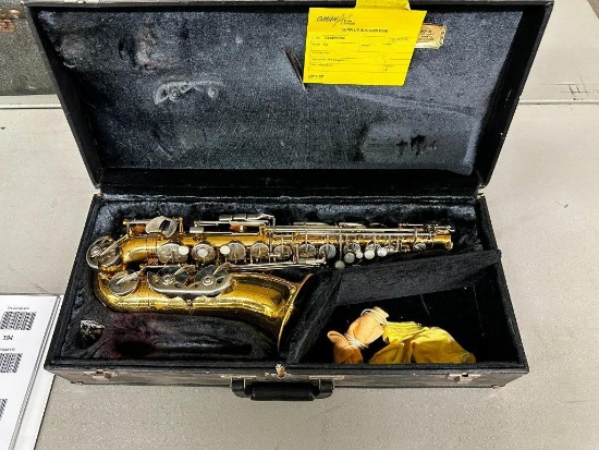 Vito Alto Saxophone in Case