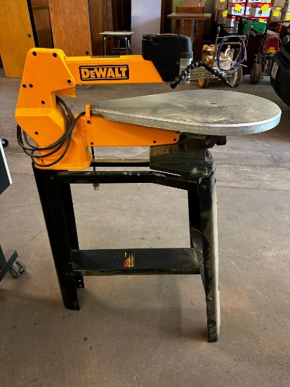 DeWalt 20" Scroll Saw Model DW788 on Factory Tool Stand