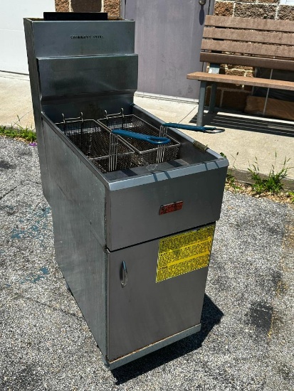 Pitco Frialator Model 40S 40lb Natural Gas Floor Fryer, CLEAN