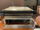 Star Mfg. Model GX14IS Commercial Sandwich / Panini Press w/ Cast Iron Smooth Plate, 120v/1ph