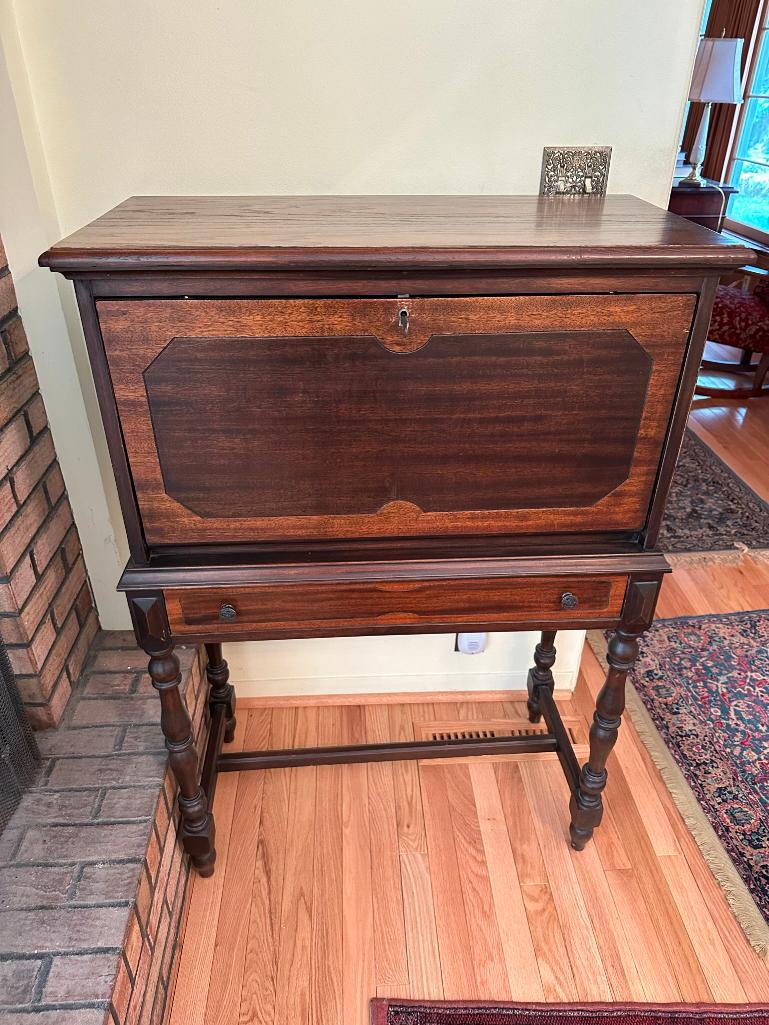 Vintage North-Western Master-Craft Furniture | Proxibid, image size:769x1025