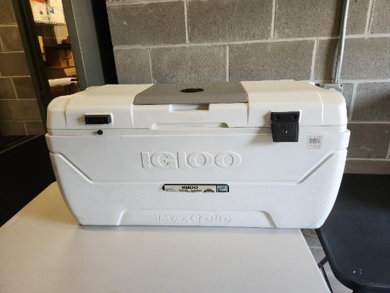 Igloo MaxCold Cooler 280 Can Capacity / 168 Quart