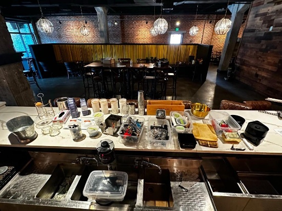 Large Amount of Bartender Supplies; Cycle Through Images for Details, Loads of Quality Items!