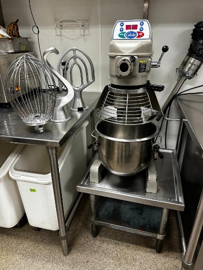 Globe Model SP20, 20-Quart Stand Mixer & Equip. Stand w/ Paddle, Beater, Hook and Bowl, CLEAN