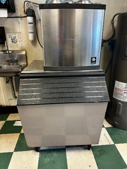 Manitowoc Ice Maker w/ Storage Means Hopper - Model QD0322A Air Cooled, 220lb