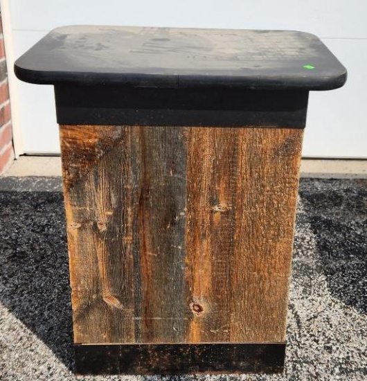 Wood Display Sample Service Station Table w/ Shelf, 33.5in x 28in x 18in