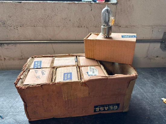 Box of 7 Western Electric VT I Signal Corps U.S. Army Vacuum Tube Type V.T. 1