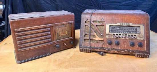 (2) Antique Radios, Philco Model 40-150, Emerson DP332