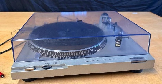 Technics Model SL-D2 Direct Drive Automatic Turntable System