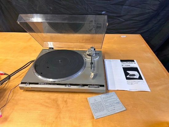Technics Model SL-Q300 Direct Drive Automatic Turntable System - Japan