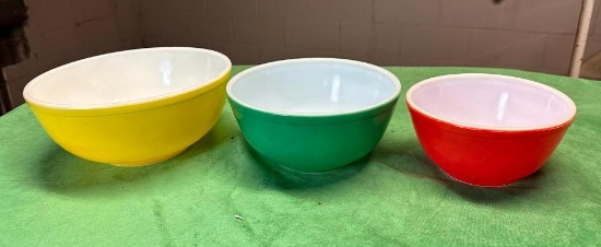 Set of 3 Pyrex Primary Color Nesting / Mixing Bowls