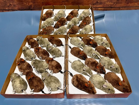Lot of 36 Wind-Up Mouse / Mice | Online Auctions | Proxibid