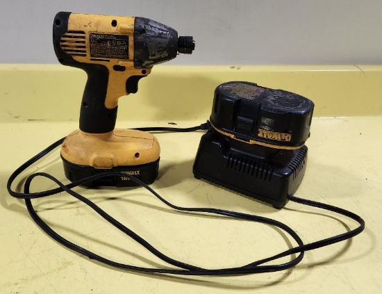 DeWalt 18v DW056 HD 1/4in Impact Driver, Cordless, w/ Batteries & Charger