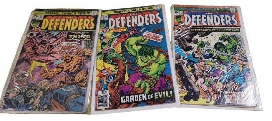 Three Vintage Comic Books, The Defenders, 25 Cent
