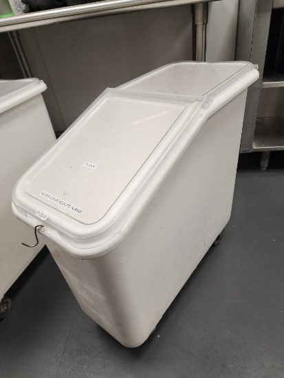 Cambro IBS20, 21 Gallon Mobile Ingredient Bin