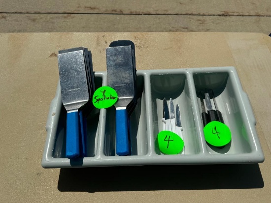 8 Knives, 9 Spatulas in Caddy