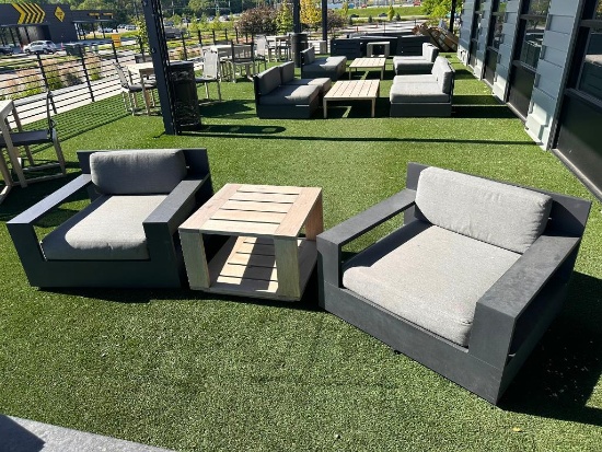 Outdoor Metal Framed Oversized Patio Chairs w/ Side Table
