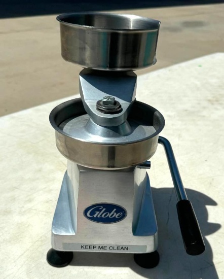 Globe Model PP5 1/4lb Patty Press w/ Single Level Press Handle