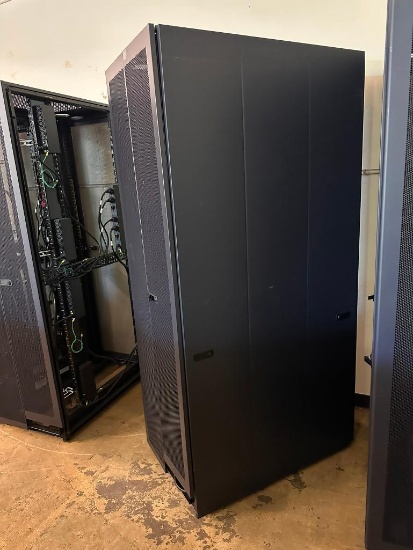 Dell 4210 PS 38S Server Rack Enclosure w/ De Rack Mountable Servers, Mobile Base