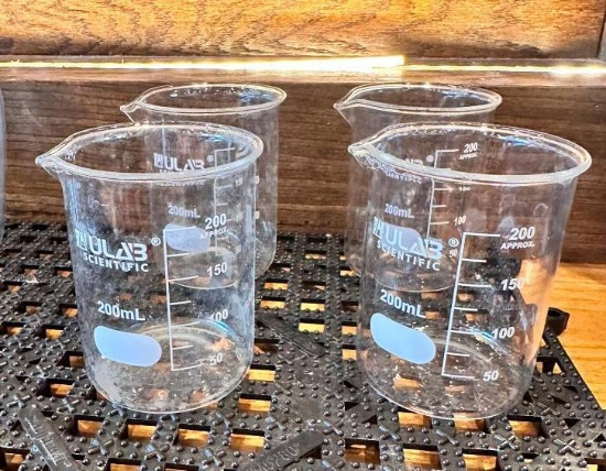 Four Chemistry ULAB Scientific 200mL Pourers