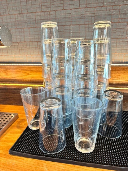 (26) Pint Beer Glasses