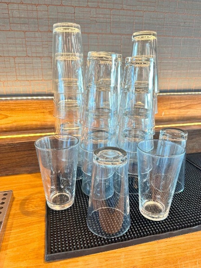 (26) Pint Beer Glasses