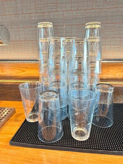 (26) Pint Beer Glasses