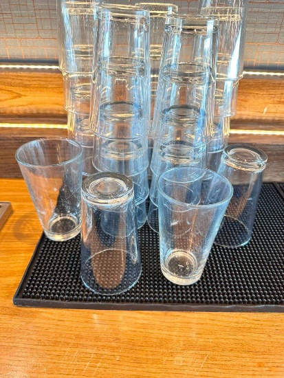 (16) Pint Beer Glasses
